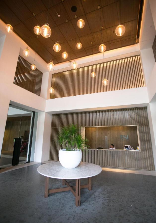 KL Sentral, EST Bangsar by SkyLimit Suites Kuala Lumpur Bagian luar foto