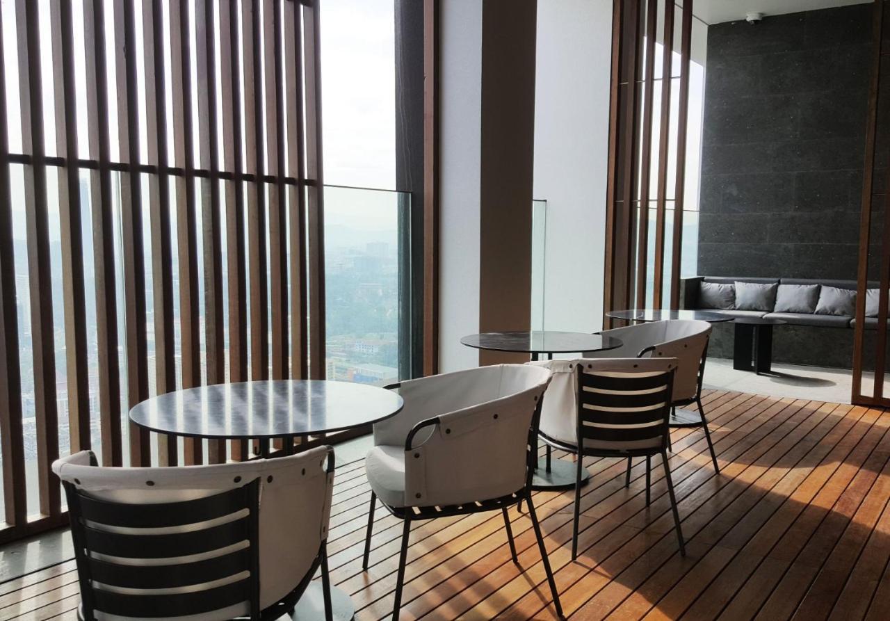 KL Sentral, EST Bangsar by SkyLimit Suites Kuala Lumpur Bagian luar foto